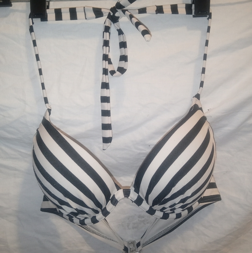 H&M Women's 34B swim top, / bathing suit, striped black and white